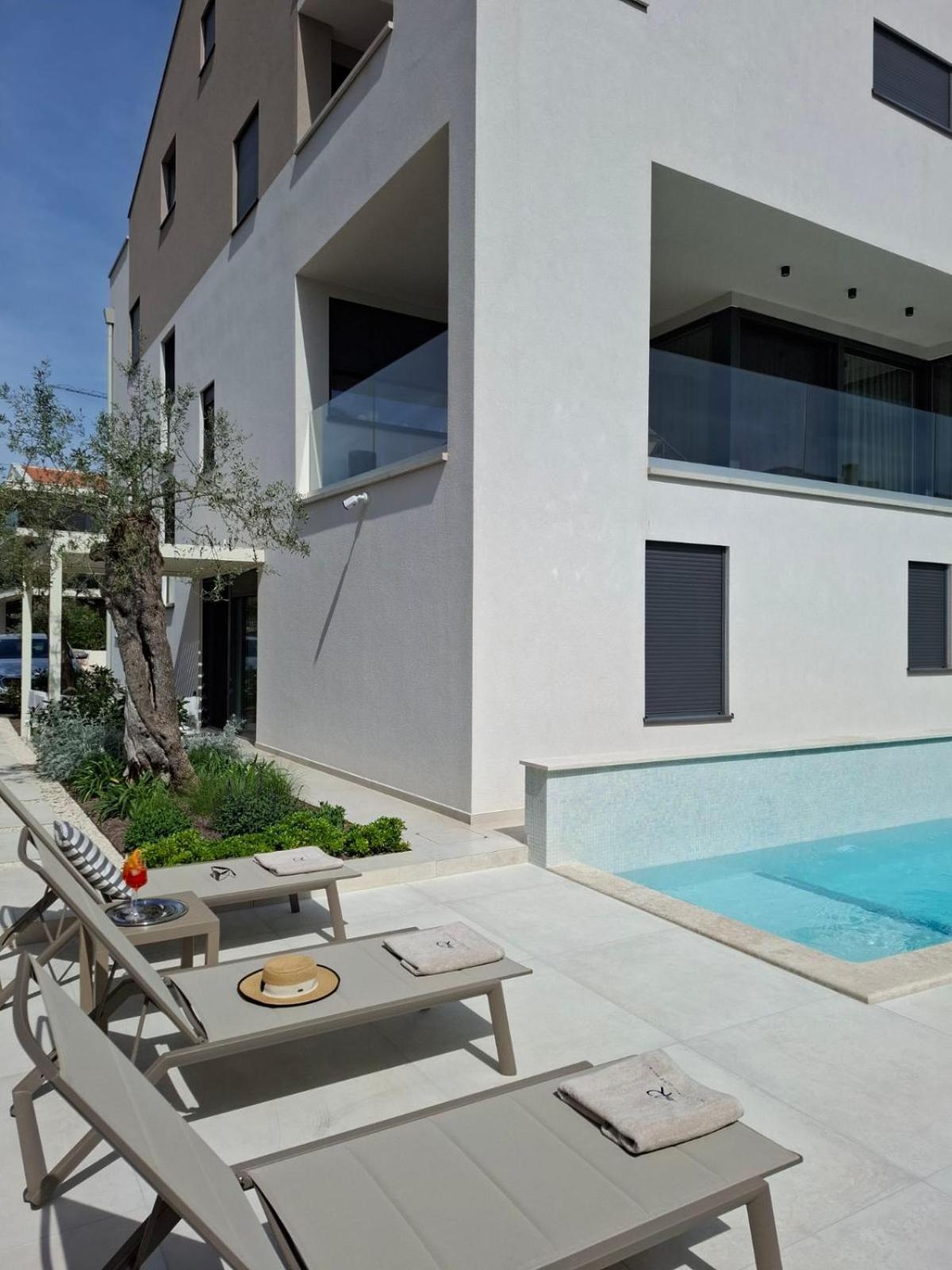 4R Royal Residence Rojnic 로비니 외부 사진